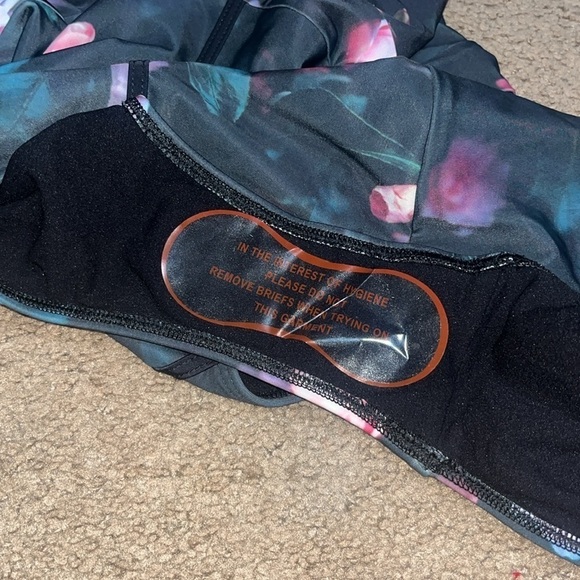 Noblesse Oblige ModCloth The Pippa Floral One Piece Swimsuit 4X - Picture 8 of 11